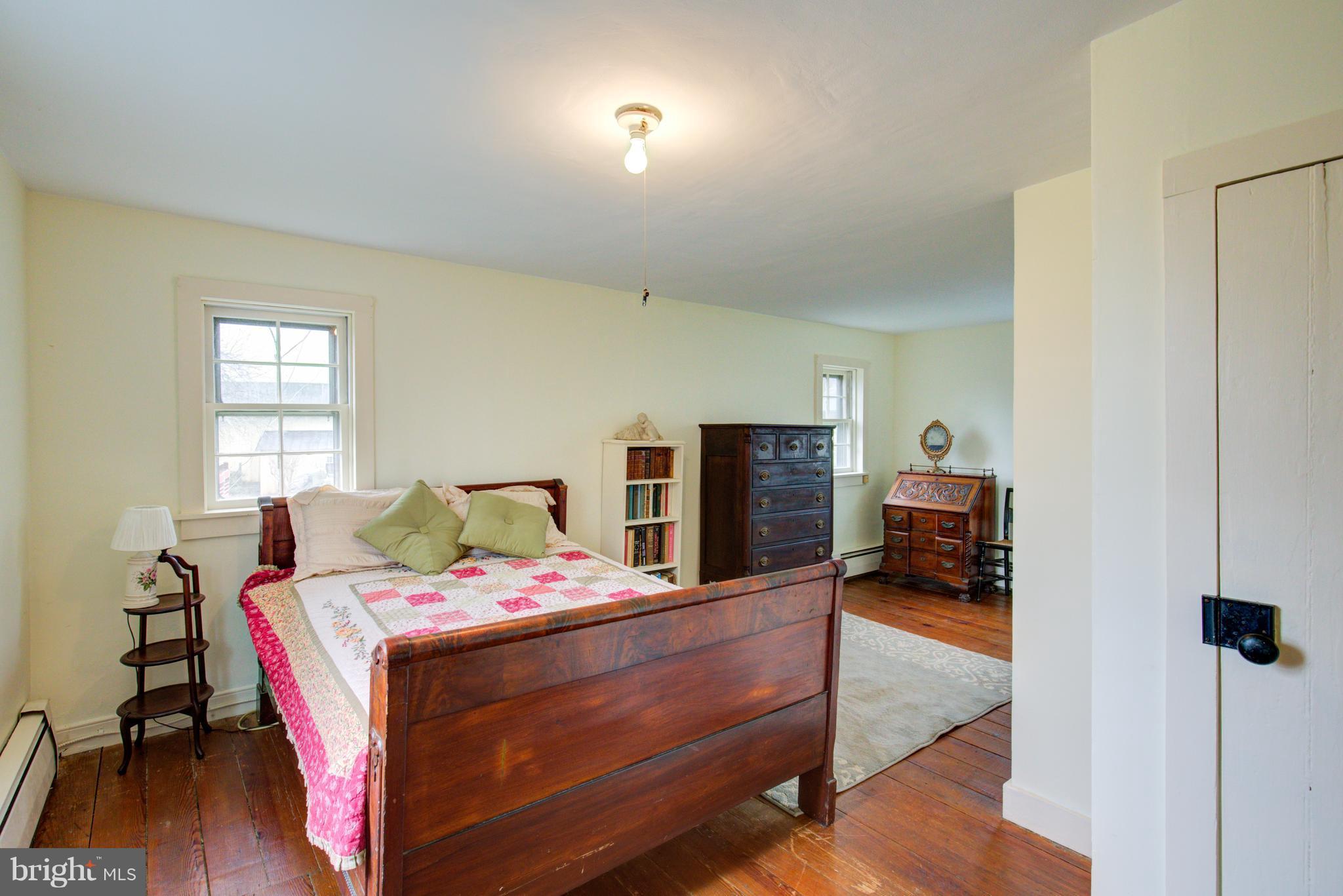 18812 Harmony Church Road Leesburg, VA 20175 - Photo 21 of 30 a bed room with furniture and a wooden floor