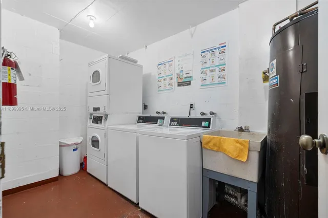 a view of utility room with washer and dryer