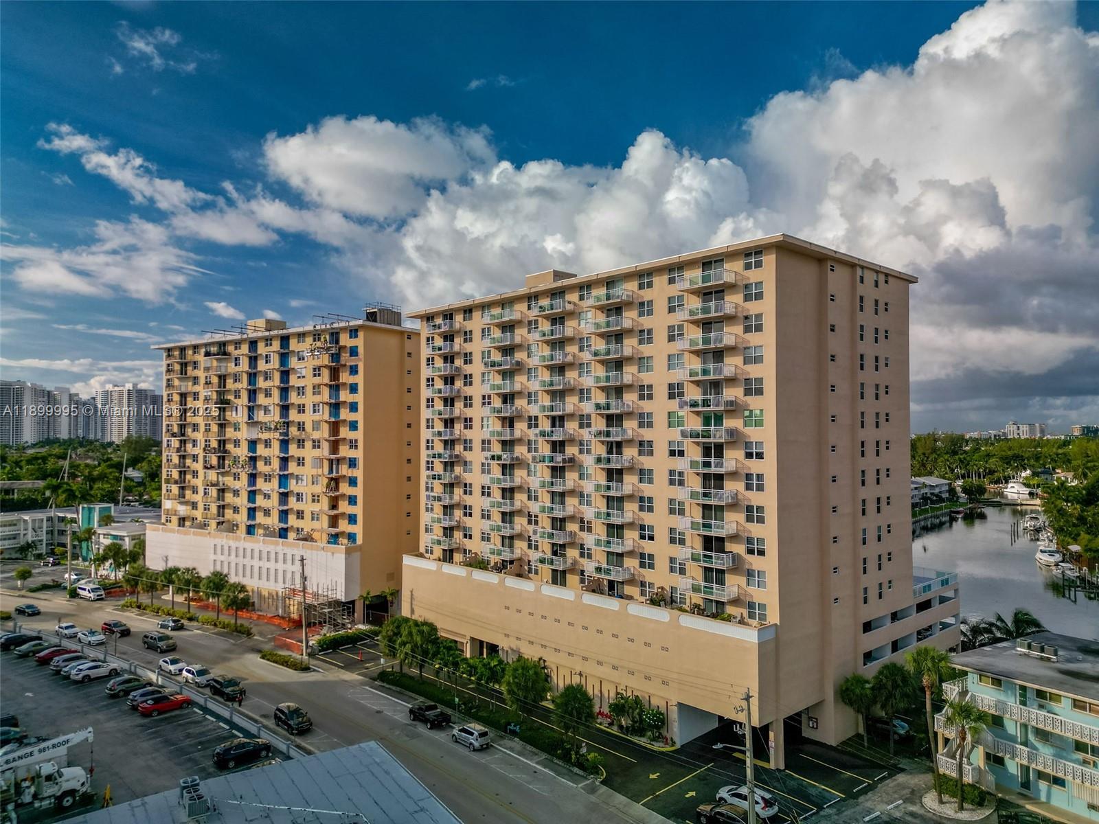 437 Golden Isles Drive, Unit 5J Hallandale Beach, FL 33009 - Photo 25 of 34