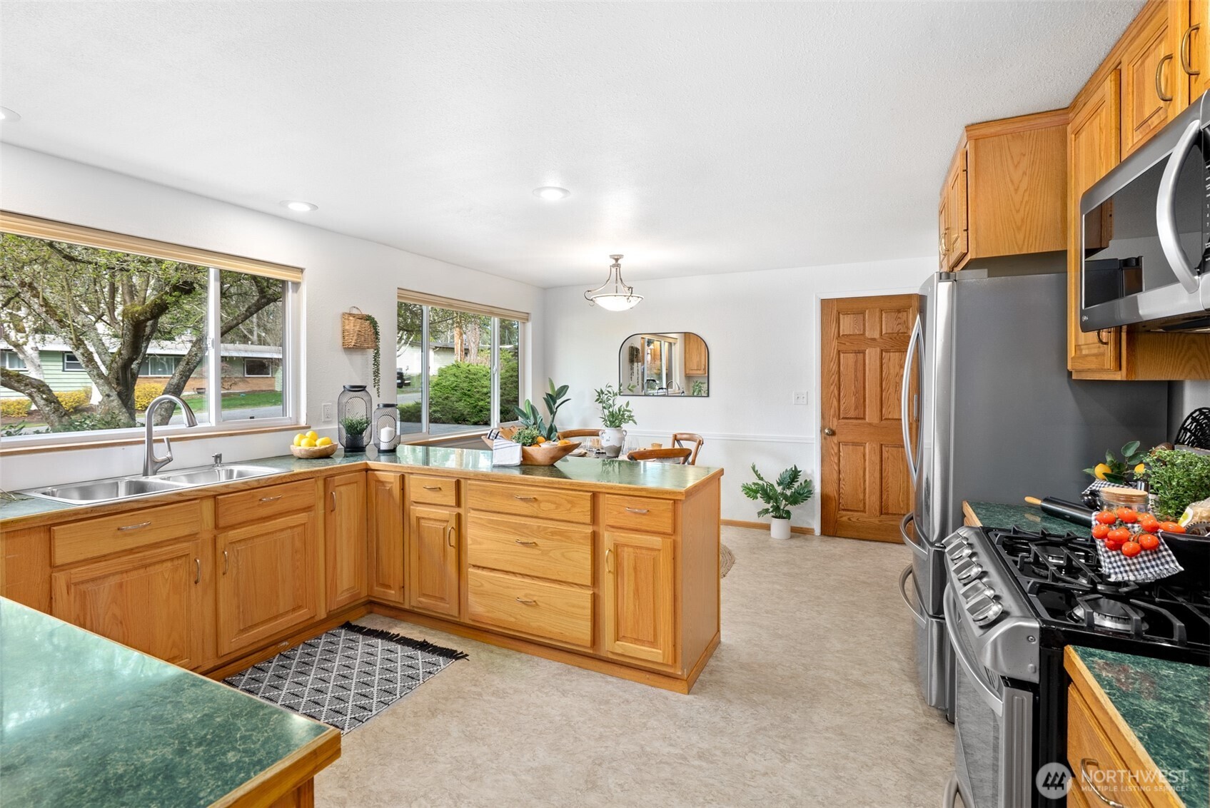 10124 241st Place Southwest Edmonds, WA 98020 - Photo 6 of 38