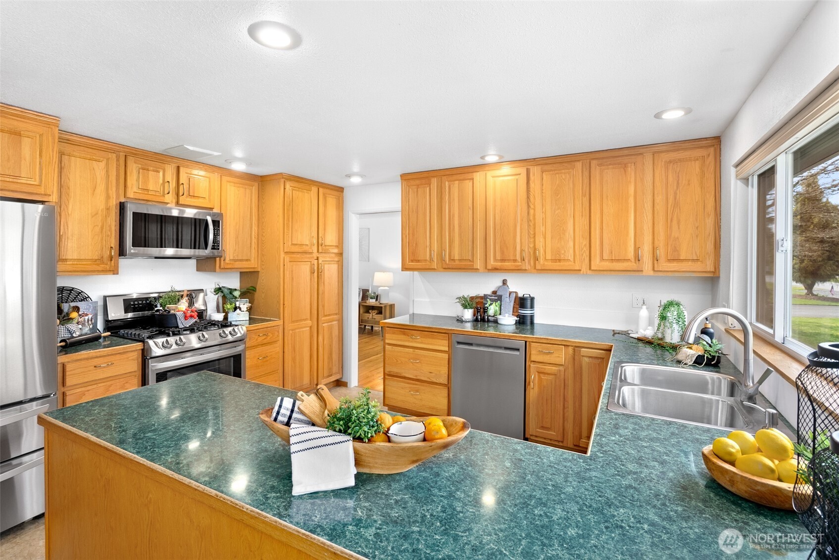 10124 241st Place Southwest Edmonds, WA 98020 - Photo 8 of 38