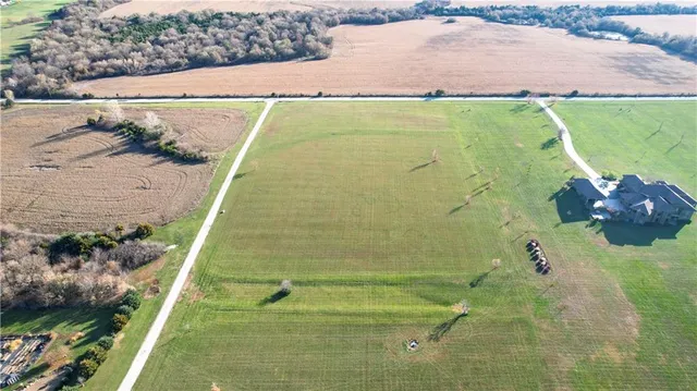 $1,399,000 | 9548 West 207th Street, Bucyrus, KS 66013