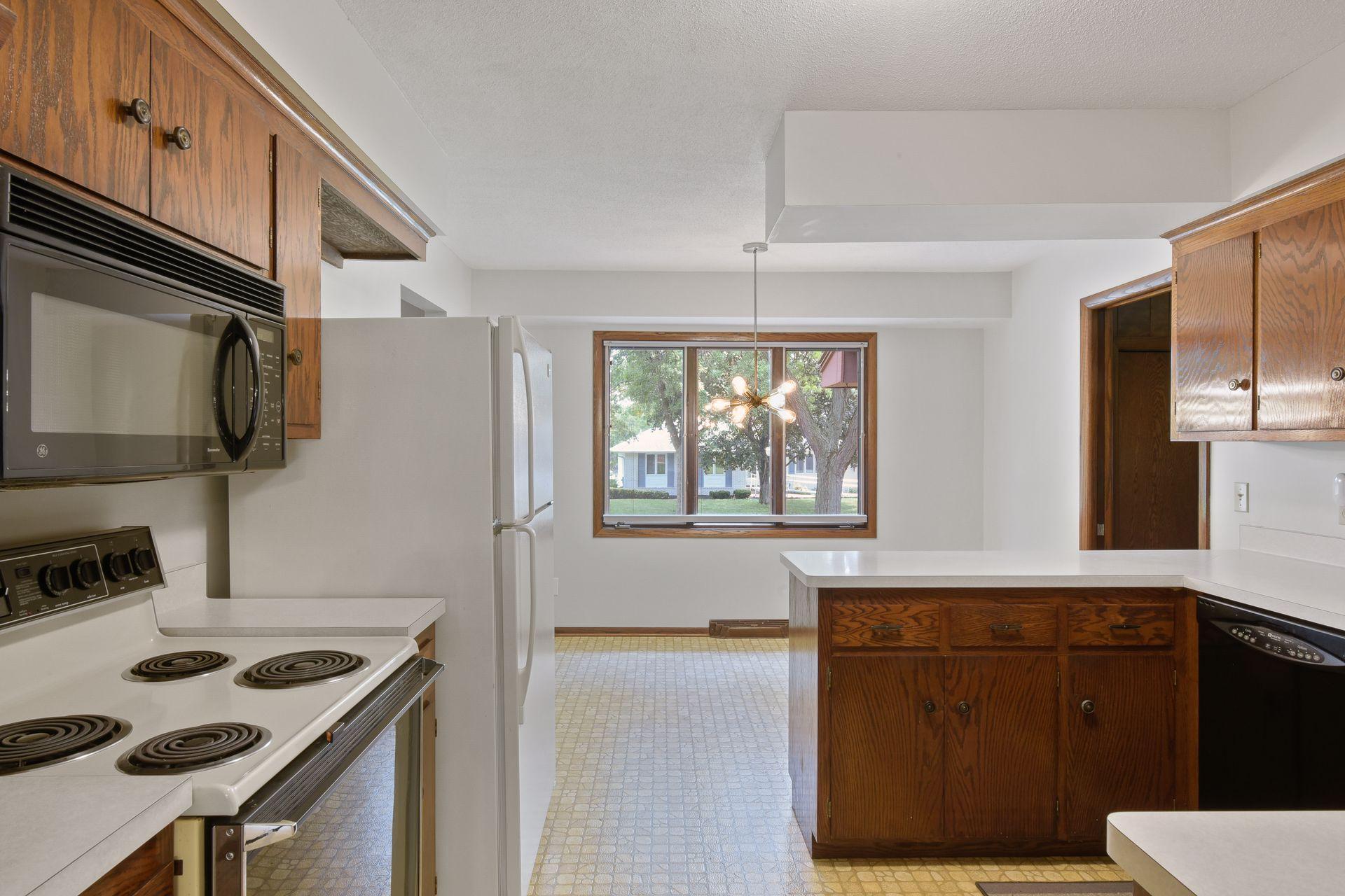 10232 Rich Road Bloomington, MN 55437 - Photo 10 of 42 Gallery Image 10