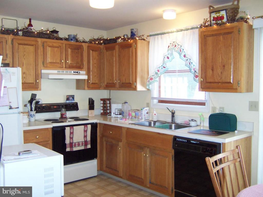 408 Cardinal Road Lititz, PA 17543 - Photo 5 of 9