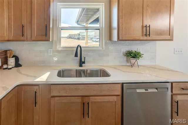 $385,000 | 127 Bayport Drive, Moro, IL 62067