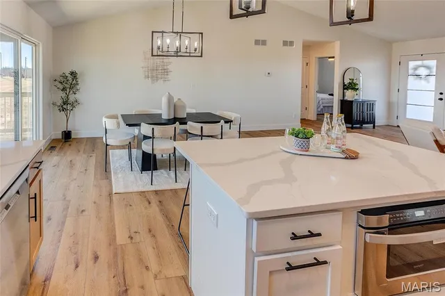 $385,000 | 127 Bayport Drive, Moro, IL 62067