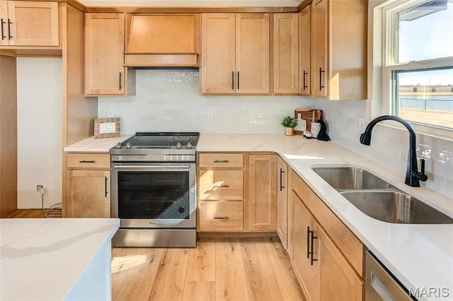 $385,000 | 127 Bayport Drive, Moro, IL 62067