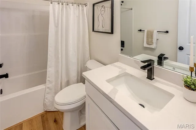 $385,000 | 127 Bayport Drive, Moro, IL 62067