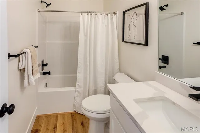 $385,000 | 127 Bayport Drive, Moro, IL 62067