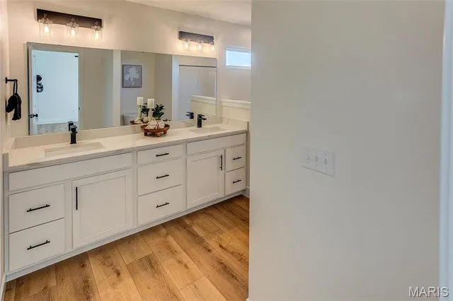 $385,000 | 127 Bayport Drive, Moro, IL 62067