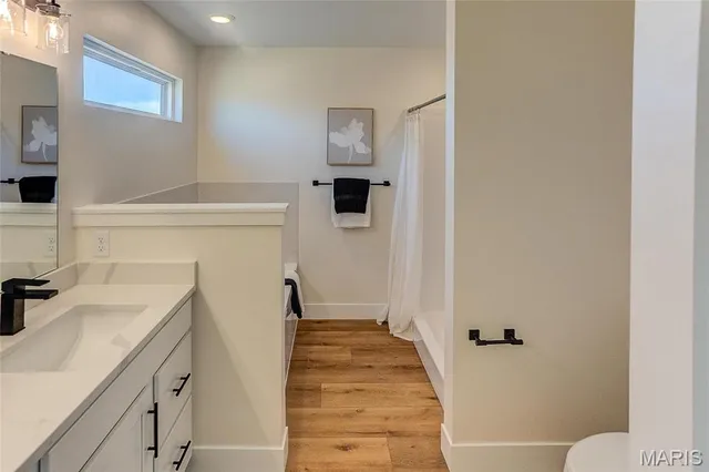 $385,000 | 127 Bayport Drive, Moro, IL 62067