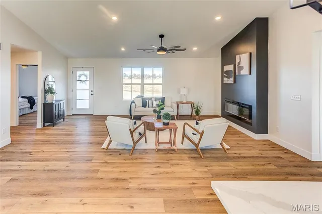 $385,000 | 127 Bayport Drive, Moro, IL 62067