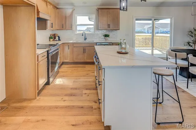 $385,000 | 127 Bayport Drive, Moro, IL 62067