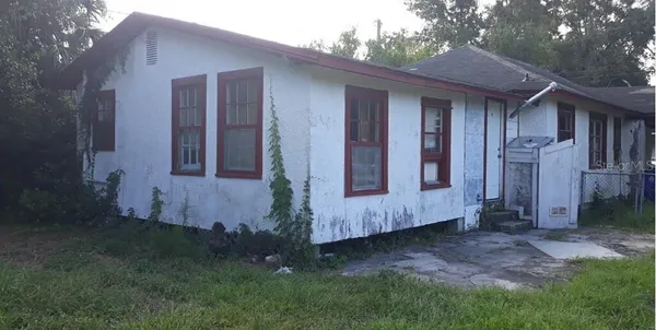 a view of backyard of house