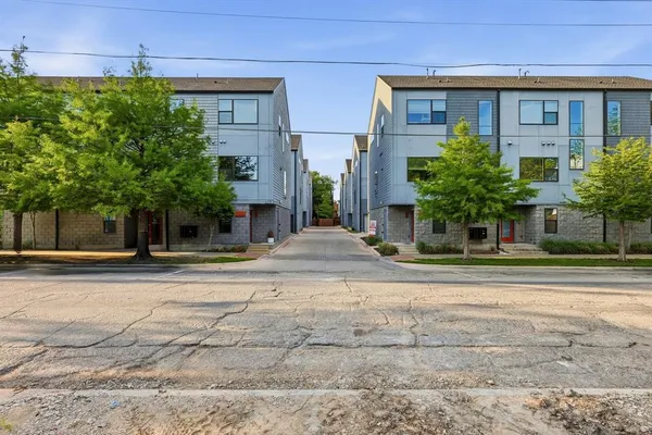 $449,000 | 427 West 10th Street, Unit 502, Dallas, TX 75208