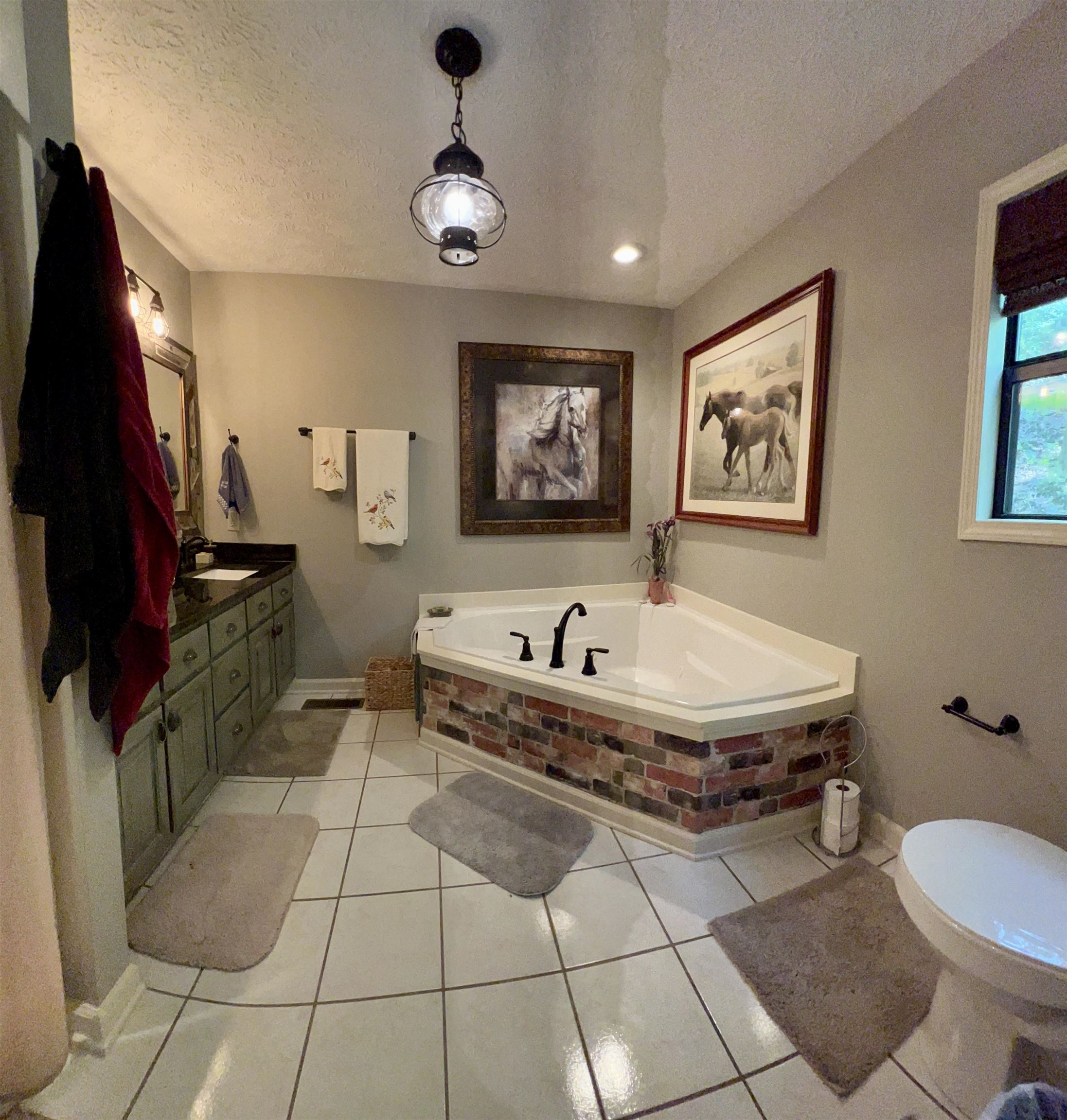 60 Point Grand Bluff Savannah, TN 38372 - Photo 15 of 34 a bathroom with a bathtub and a toilet