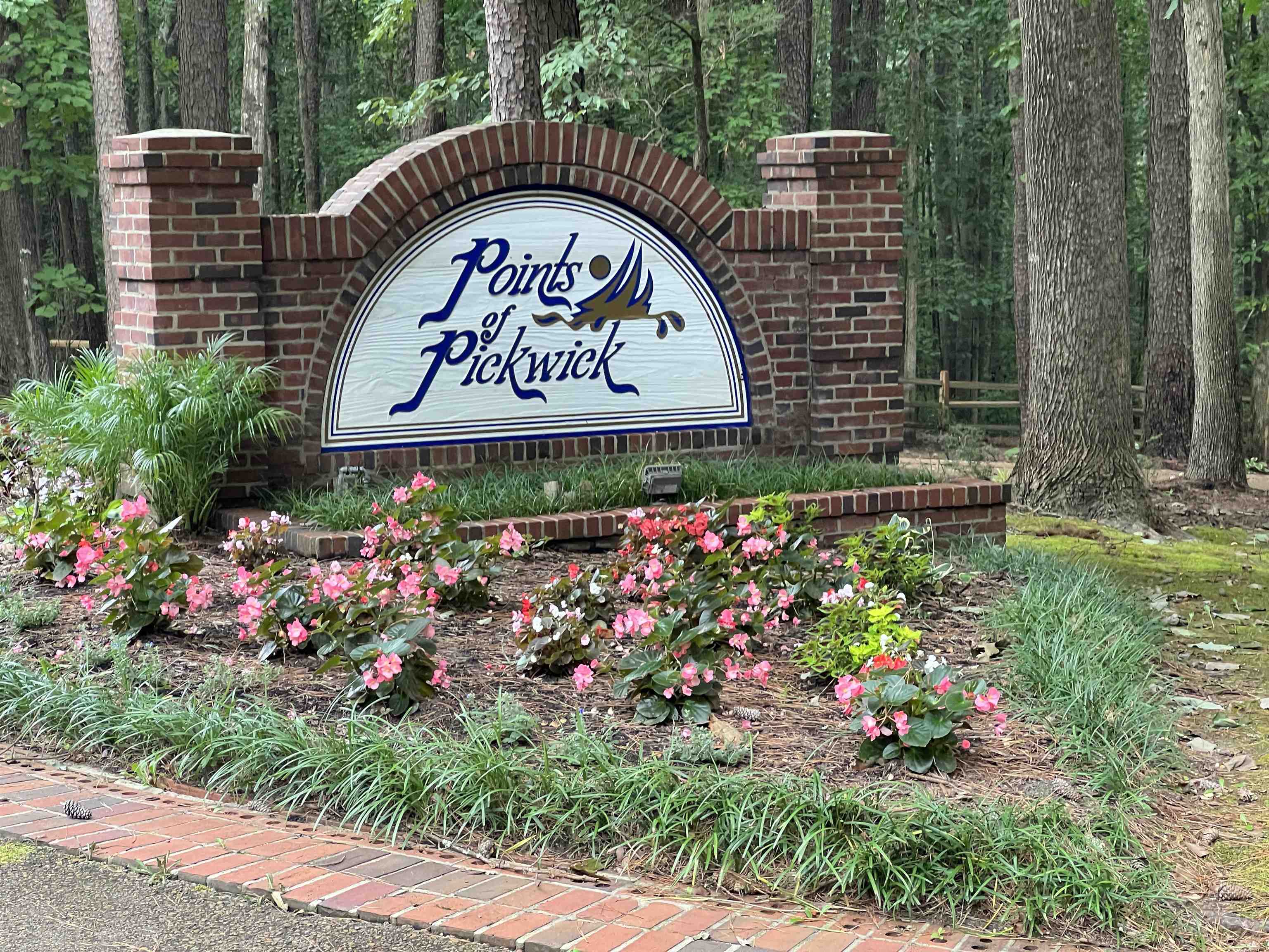 60 Point Grand Bluff Savannah, TN 38372 - Photo 31 of 34 a sign on the side of the wall