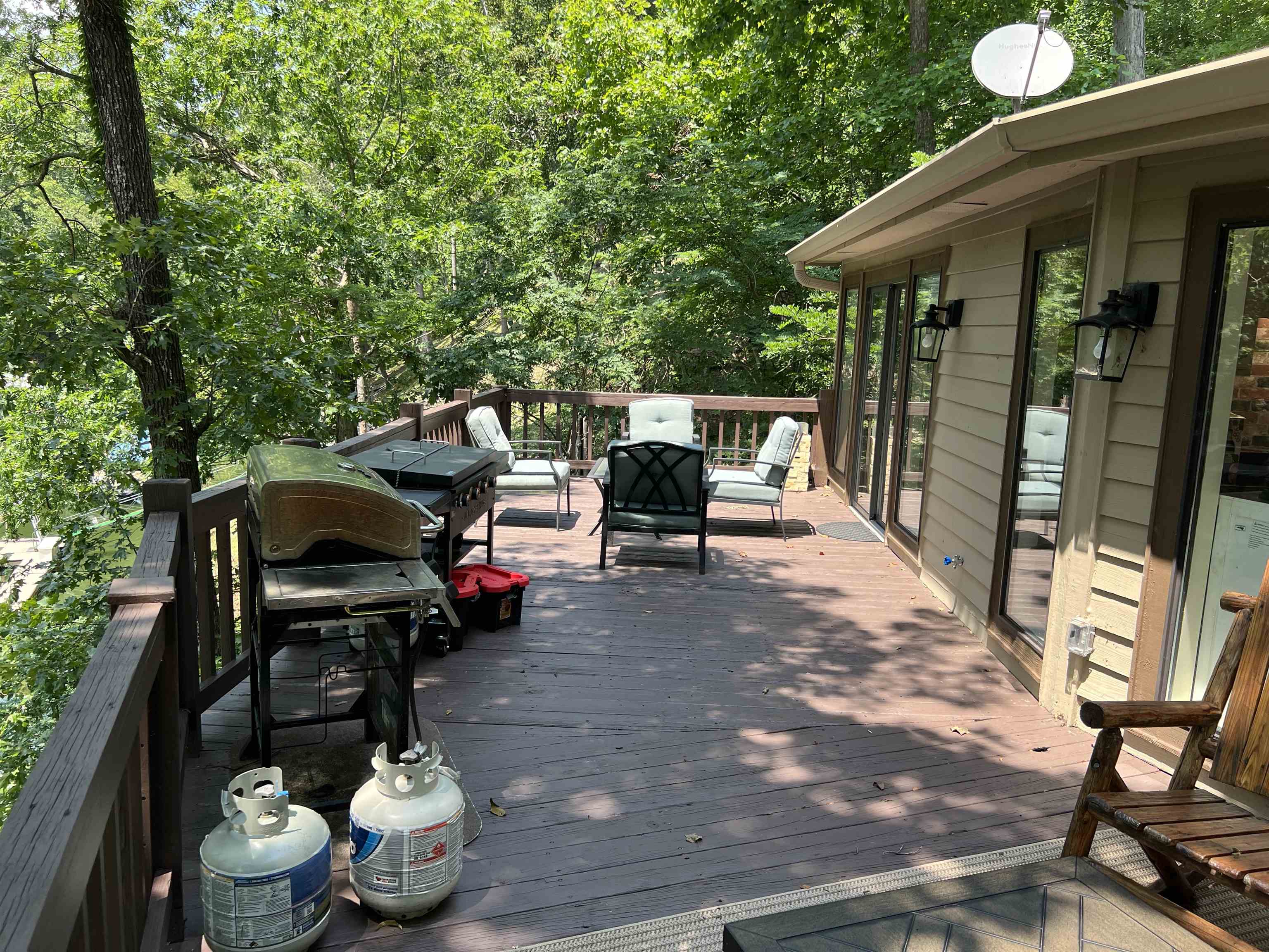 60 Point Grand Bluff Savannah, TN 38372 - Photo 8 of 34 a roof deck with table and chairs and potted plants