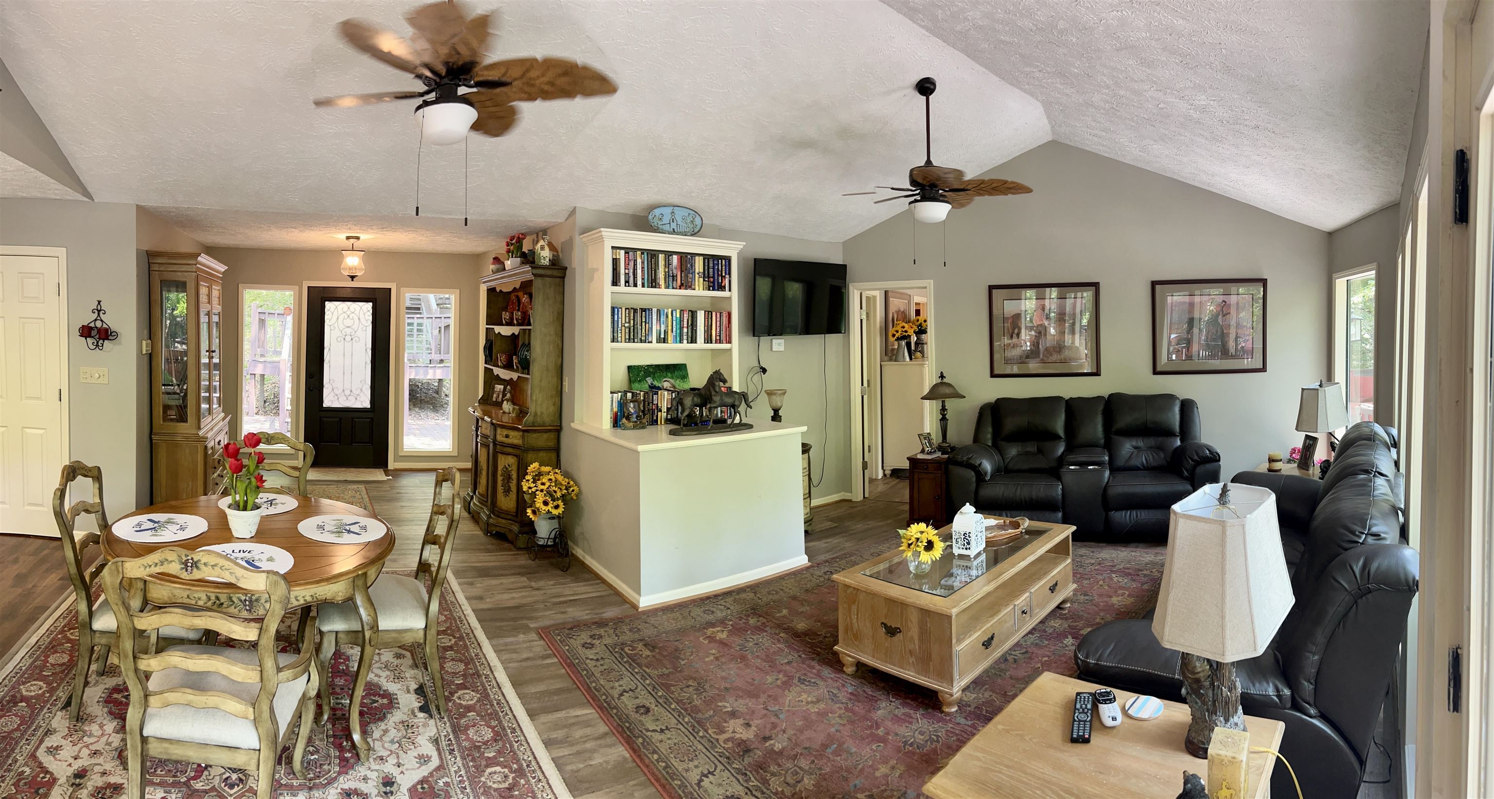 60 Point Grand Bluff Savannah, TN 38372 - Photo 10 of 34 a living room with furniture