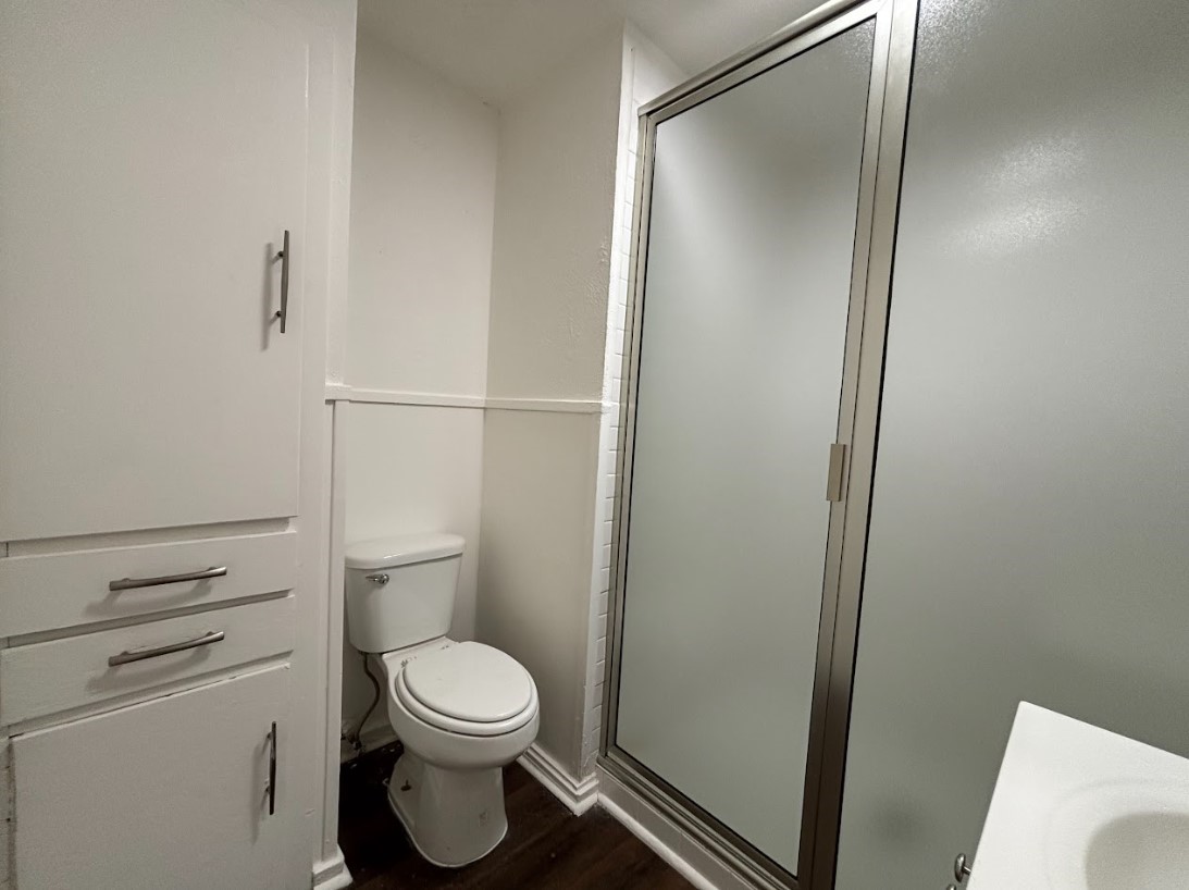 209 West Alfred Street El Campo, TX 77437 - Photo 12 of 15 a bathroom with a toilet and a shower
