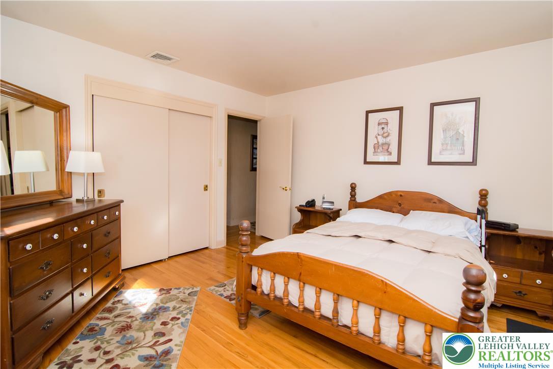 3316 Edinburgh Road Allentown, PA 18104 - Photo 14 of 35 Main Bedrrom