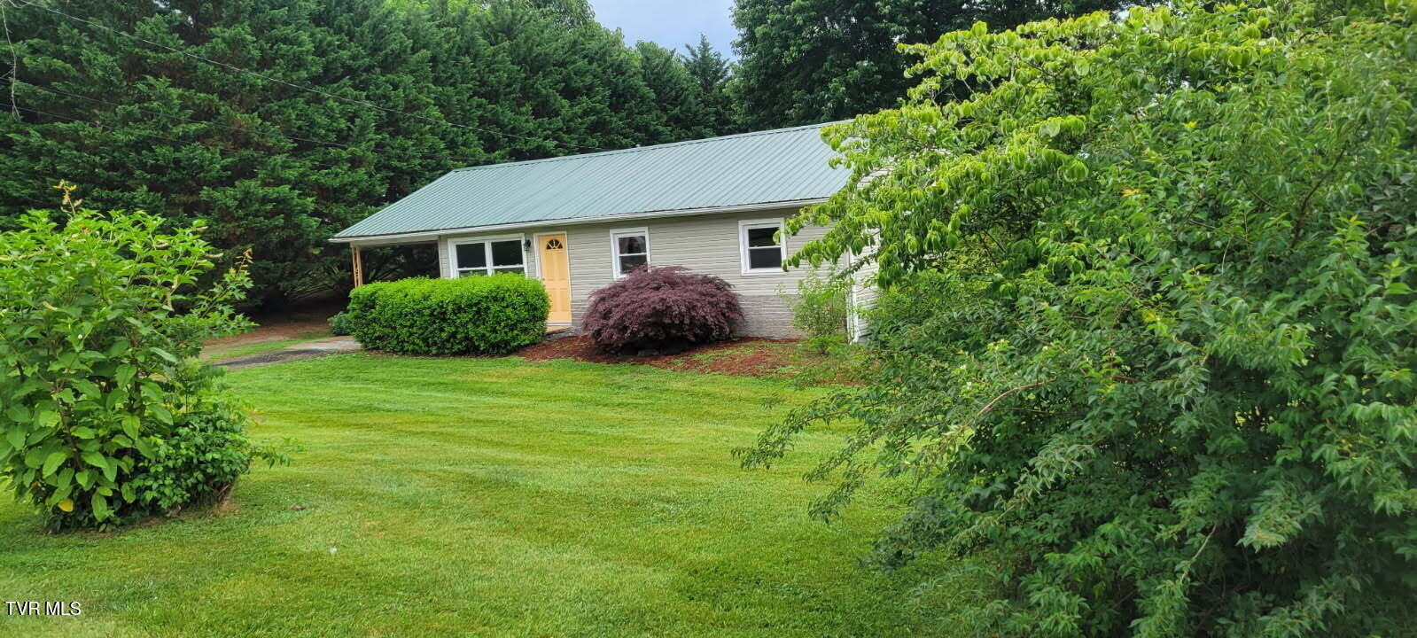 925 Whirlwind Road Greeneville, TN 37743 - Photo 2 of 20 925 view rt corner