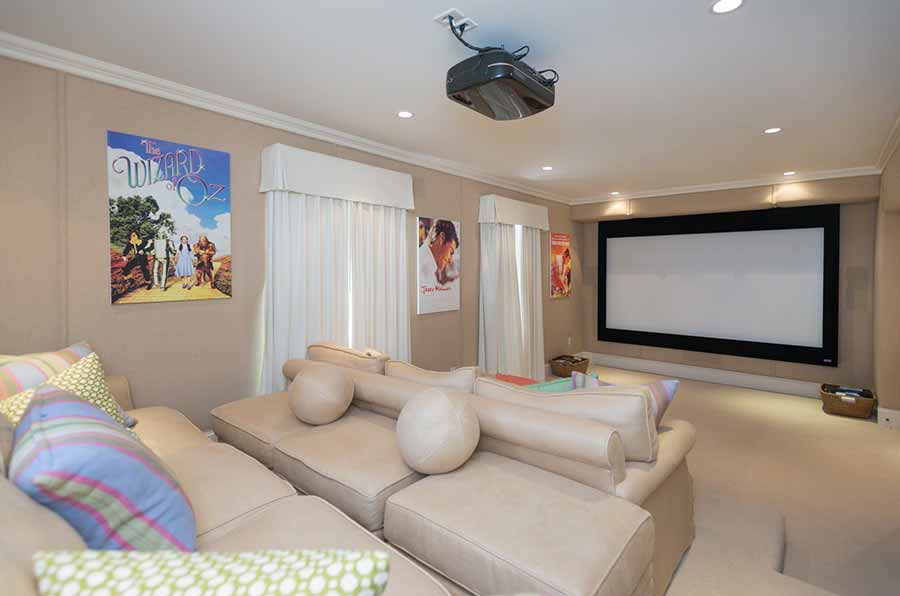 36 Down Harbor Road Edgartown, MA 02539 - Photo 21 of 54 a living room with furniture