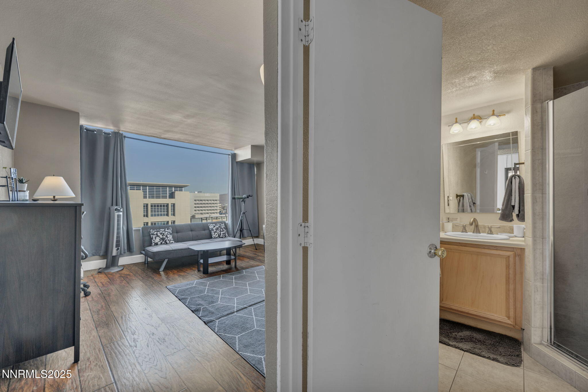 280 Island Avenue, Unit 1406 Reno, NV 89501 - Photo 5 of 28 a living room with furniture