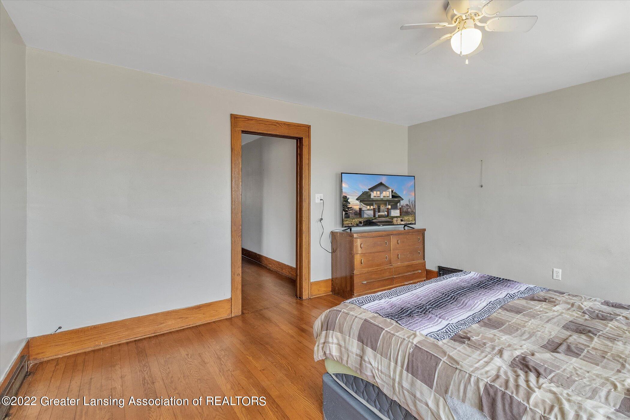 532 West Holmes Road Lansing, MI 48910 - Photo 25 of 64 upstairs bedroom 1