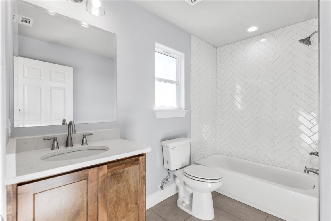 1430 Antioch Road Paige, TX 78659 - Photo 33 of 40 2nd floor full bathroom