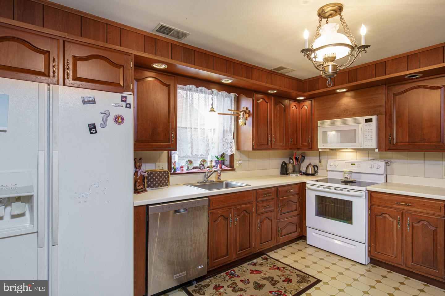1019 Commonwealth Boulevard Reading, PA 19607 - Photo 8 of 33 Gallery Image 8