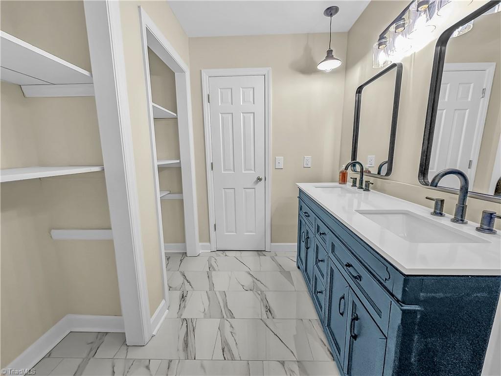 248 Barons Road Clemmons, NC 27012 - Photo 23 of 36 2nd bathroom