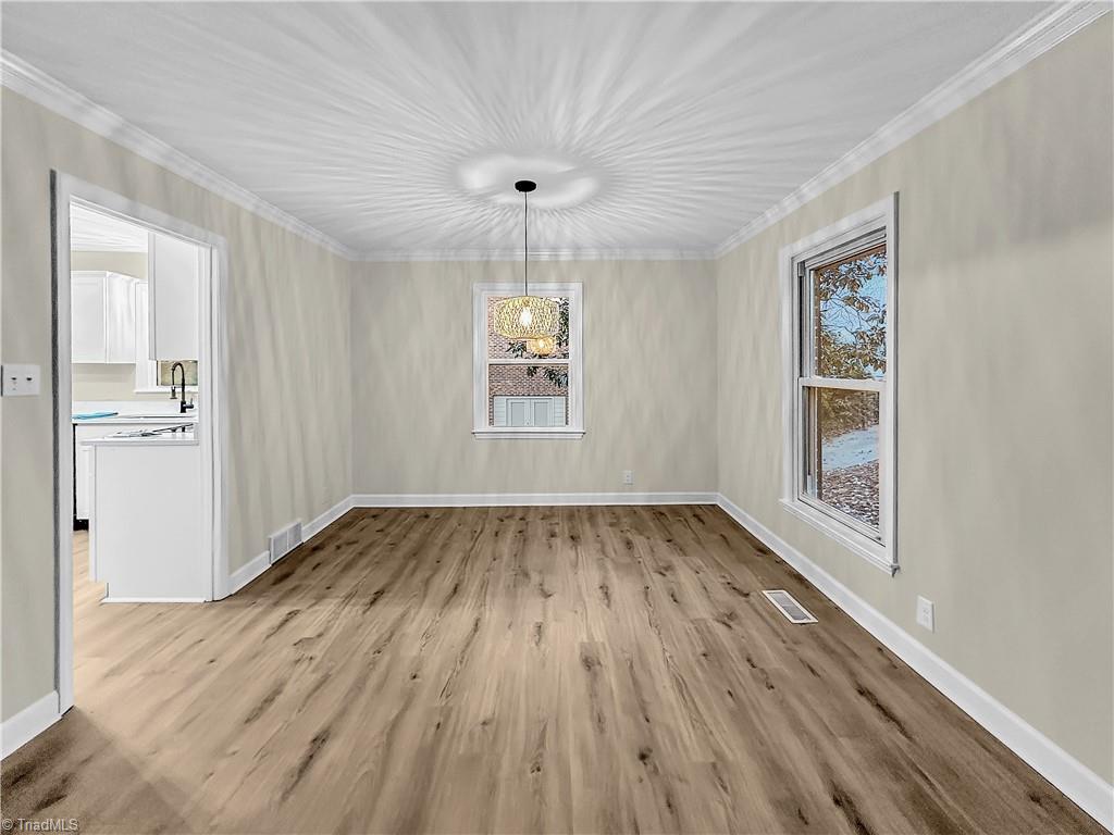 248 Barons Road Clemmons, NC 27012 - Photo 5 of 36 Dining area