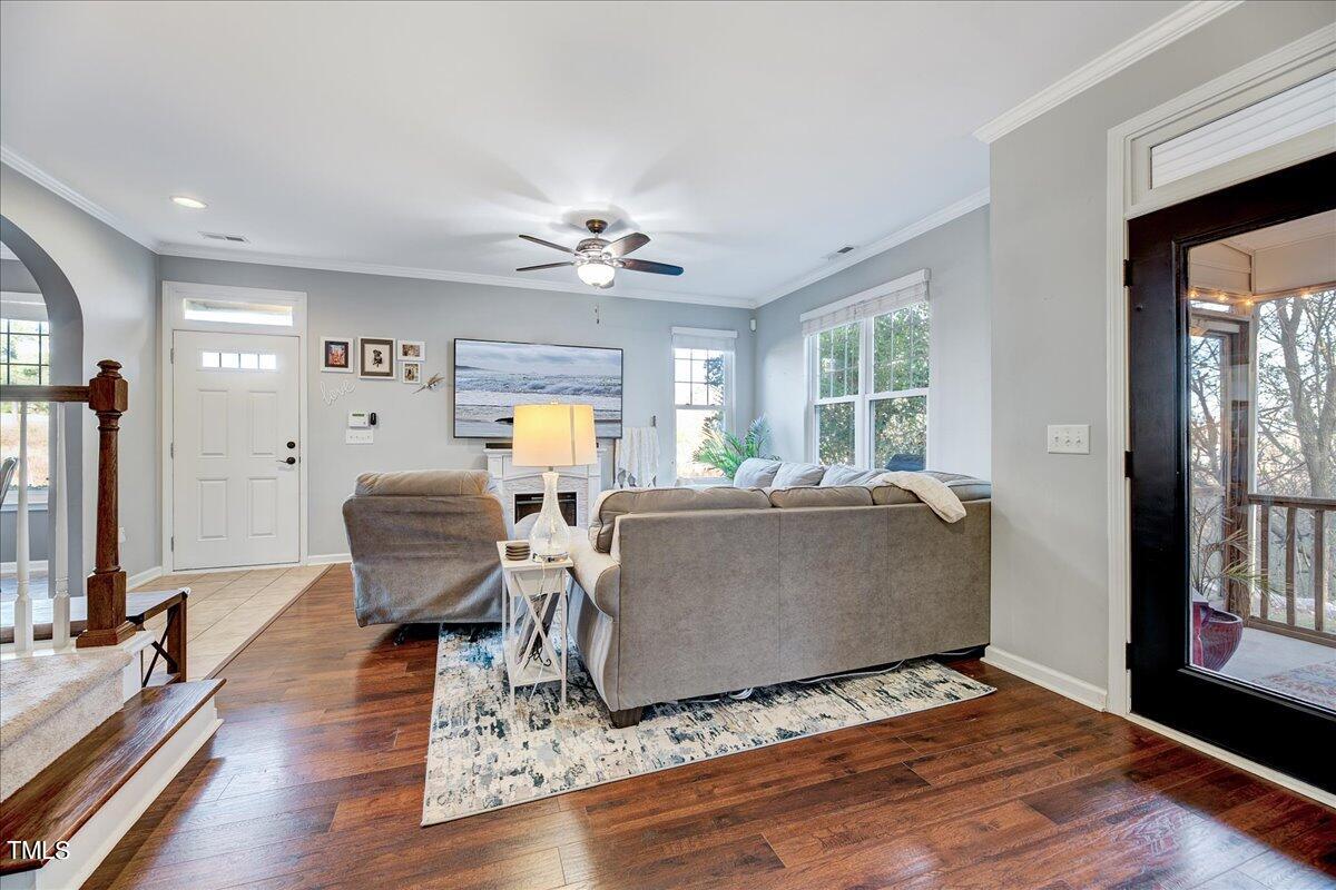 2352 Putters Way Raleigh, NC 27614 - Photo 8 of 39 Living Room