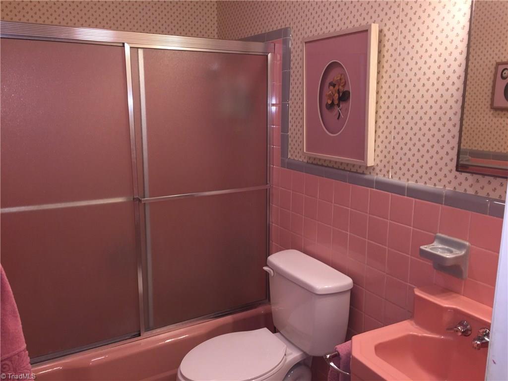 800 Shamrock Road High Point, NC 27265 - Photo 12 of 23 Hall full Bath