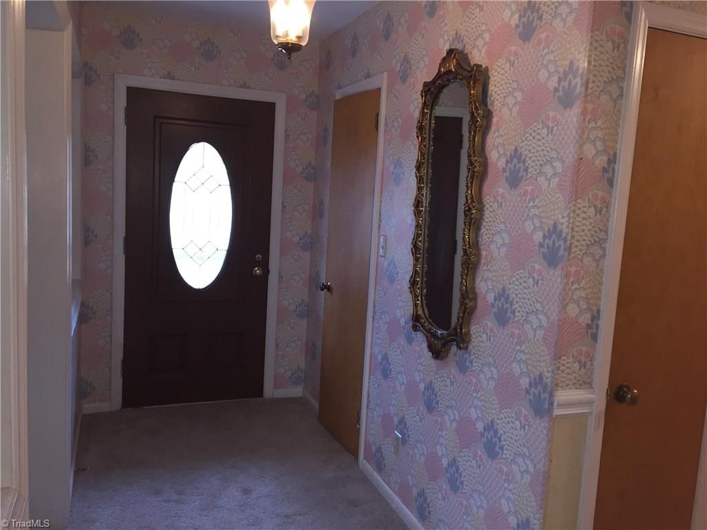 800 Shamrock Road High Point, NC 27265 - Photo 6 of 23 Entry