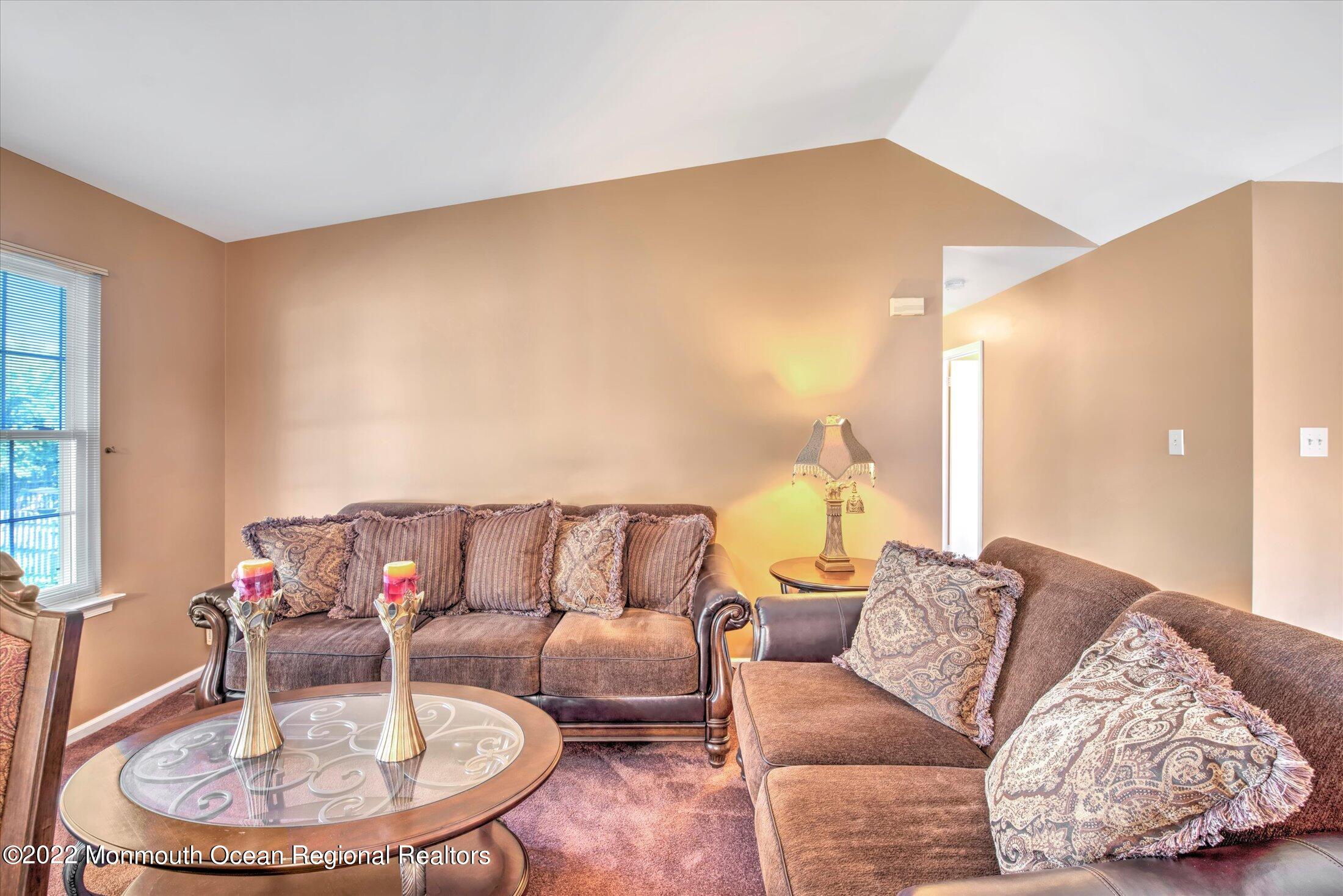118 Starlight Road Howell, NJ 07731 - Photo 5 of 34 LIVING ROOM