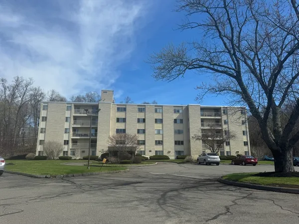 $359,900 | 300 Park Terrace Drive, Unit 322, Stoneham, MA 02180