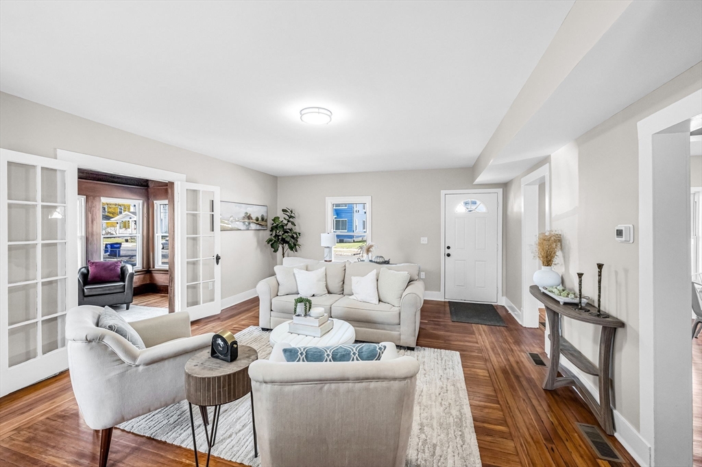 85 Edendale Street Springfield, MA 01104 - Photo 3 of 29