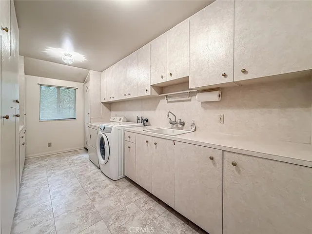 $1,599,999 | 2001 Niodrara Drive, Glendale, CA 91208