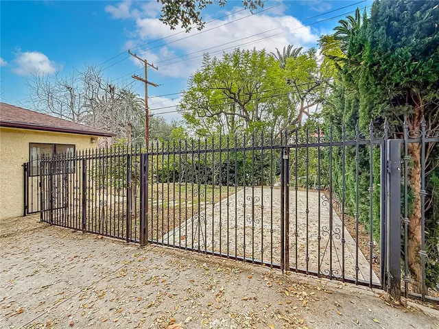 $1,599,999 | 2001 Niodrara Drive, Glendale, CA 91208