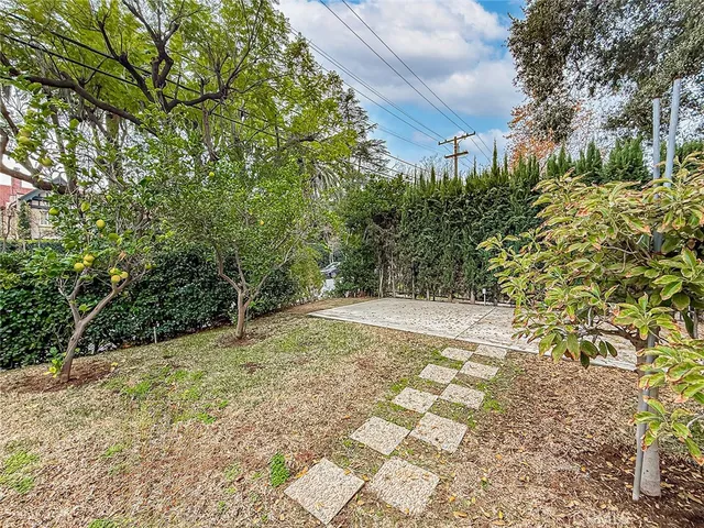 $1,599,999 | 2001 Niodrara Drive, Glendale, CA 91208