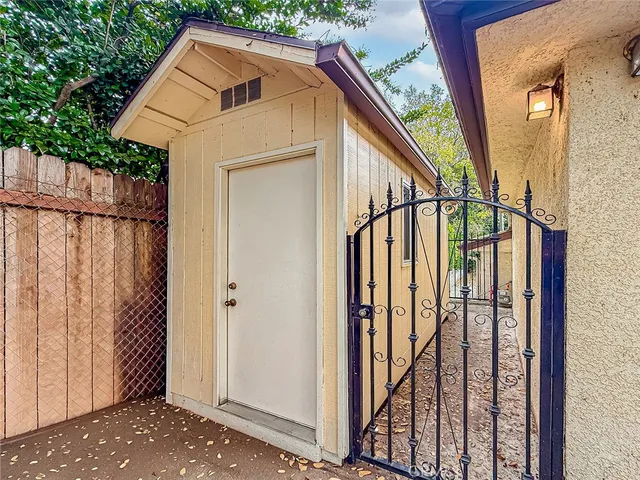 $1,599,999 | 2001 Niodrara Drive, Glendale, CA 91208