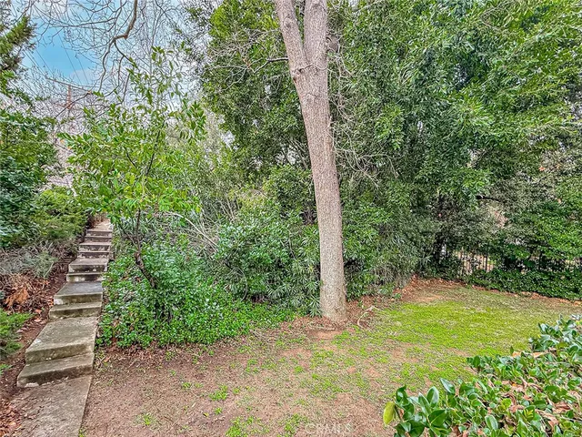 $1,599,999 | 2001 Niodrara Drive, Glendale, CA 91208