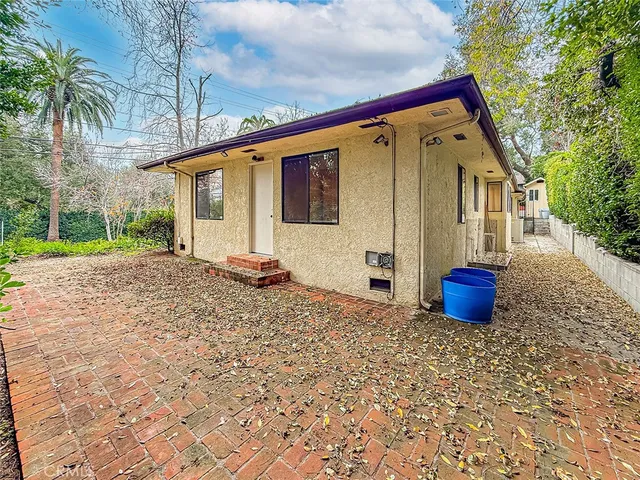 $1,599,999 | 2001 Niodrara Drive, Glendale, CA 91208