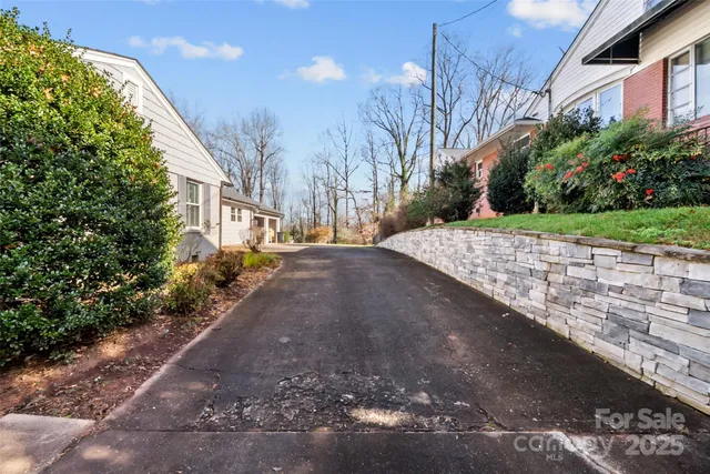 a view of a pathway both side of the house