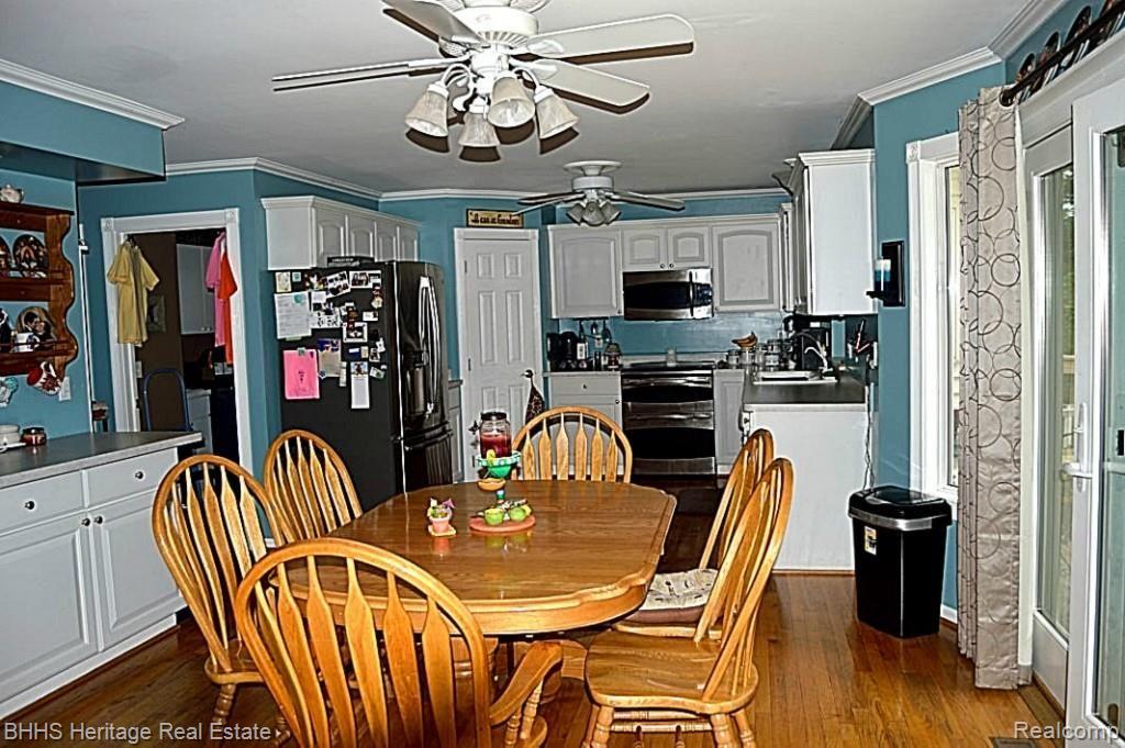 1465 Remsing Street Hartland, MI 48353 - Photo 9 of 27 Lots of cabinet and counter space