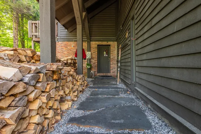 $1,150,000 | 11 Founders Hill Road, Winhall, VT 05340