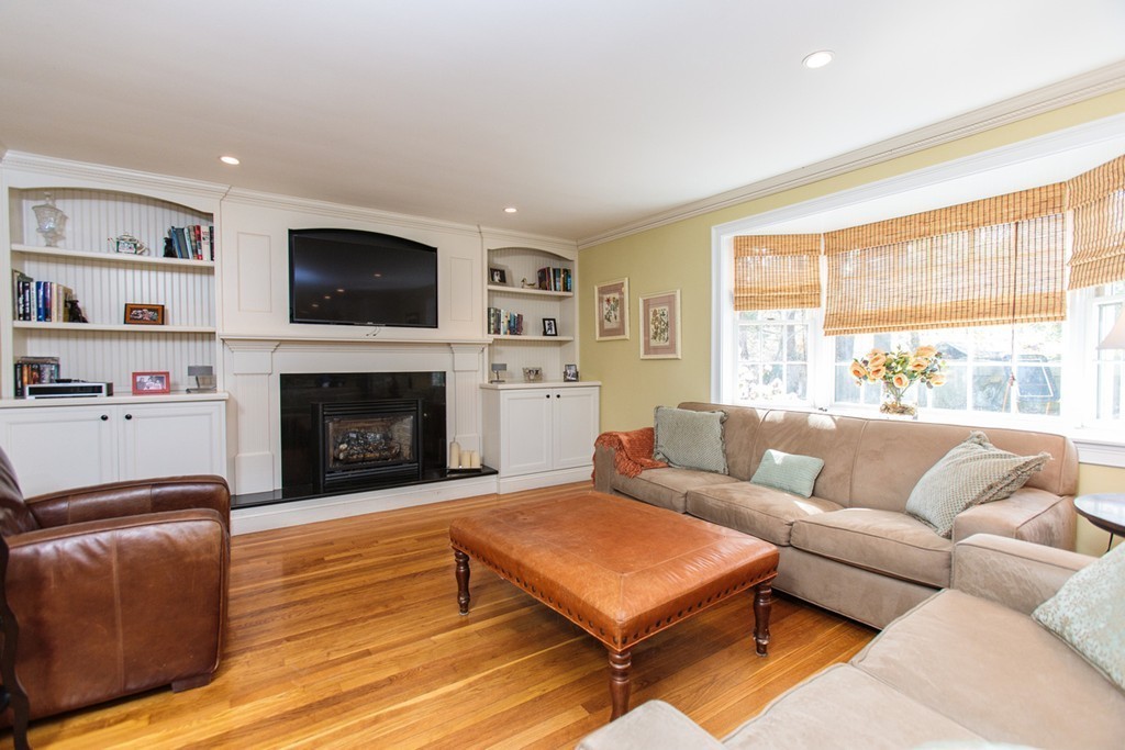 62 Standish Circle Wellesley, MA 02481 - Photo 3 of 13