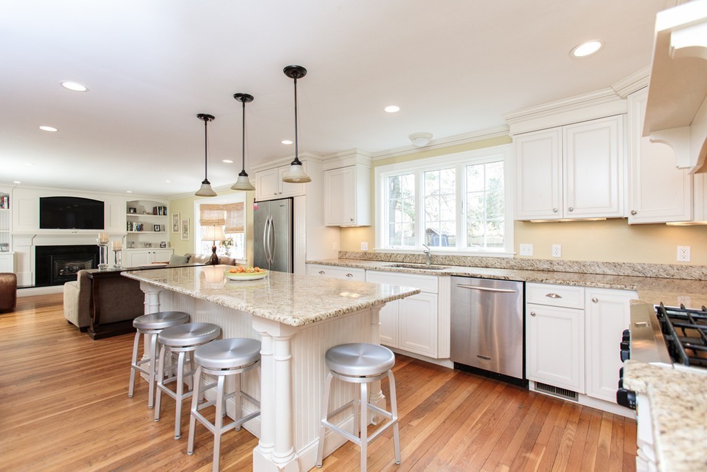 62 Standish Circle Wellesley, MA 02481 - Photo 5 of 13